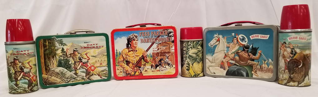 (3) Tin Litho Lunch Boxes and Thermoses: 3 tin litho lunch boxes with thermoses including Brave Eagle, Davy Crockett, and Fess Parker/Daniel Boone. Minor wear and paint loss.