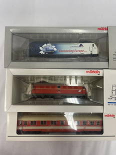 3pc Marklin HO Group: Includes a 34587 Swedish BR1141 Electric; 4325 Sweedish Coach; 39609 Digital Swiss serie 465 BLS Electric. All show light use with boxes.