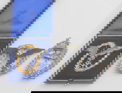 German WWI and WWII Luftwaffe Pilot Badges: 3 German WWI and WWII Luftwaffe badges. Includes a WWII badge with gilt laurel in a presentation case marked "Luftwaffen Flugzeugfuhrer-Abzeichen", a WWI imperial German badge, and a WWII badge with s
