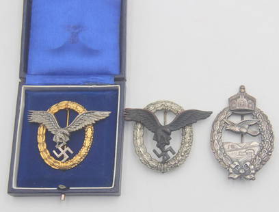 German WWI and WWII Luftwaffe Pilot Badges: 3 German WWI and WWII Luftwaffe badges. Includes a WWII badge with gilt laurel in a presentation case marked "Luftwaffen Flugzeugfuhrer-Abzeichen", a WWI imperial German badge, and a WWII badge with s