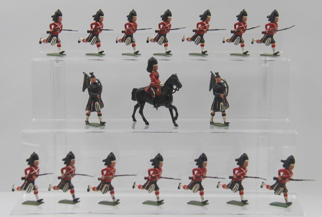 Britains #2062 Seaforth Highlanders in Box (1 of 4)