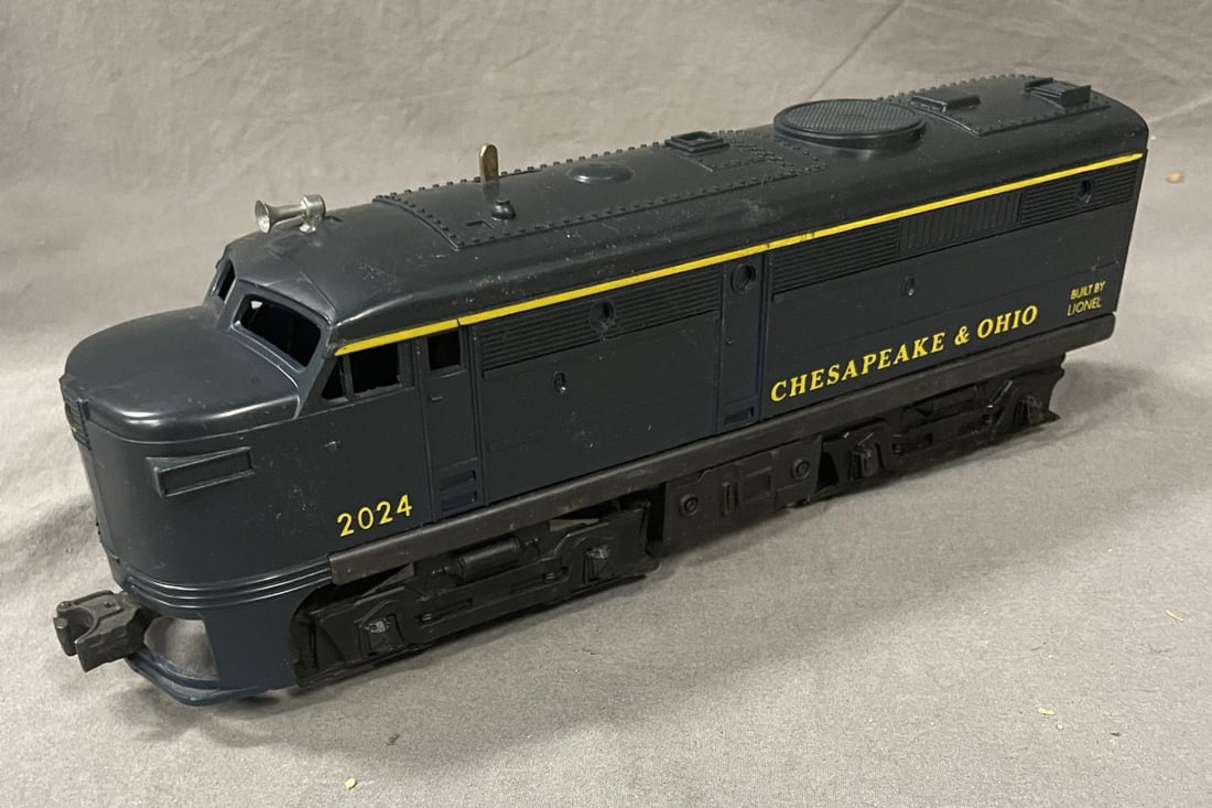Unusual Lionel 2024 C&O Alco Diesel: This example has an intact cowl, but the unpainted plastic is very dark blue on all sides, evenly. Underneath it shows the regular medium blue plastic?? (Same in Lot 13!)