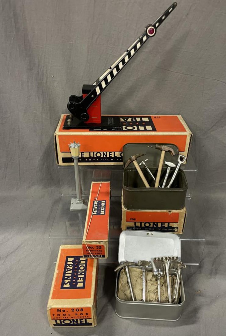 4 Boxed Lionel Accessories (1 of 5)