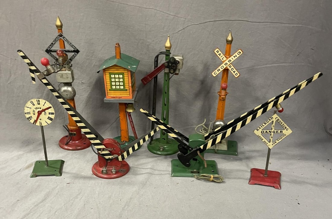 8 American Flyer Accessories (1 of 5)