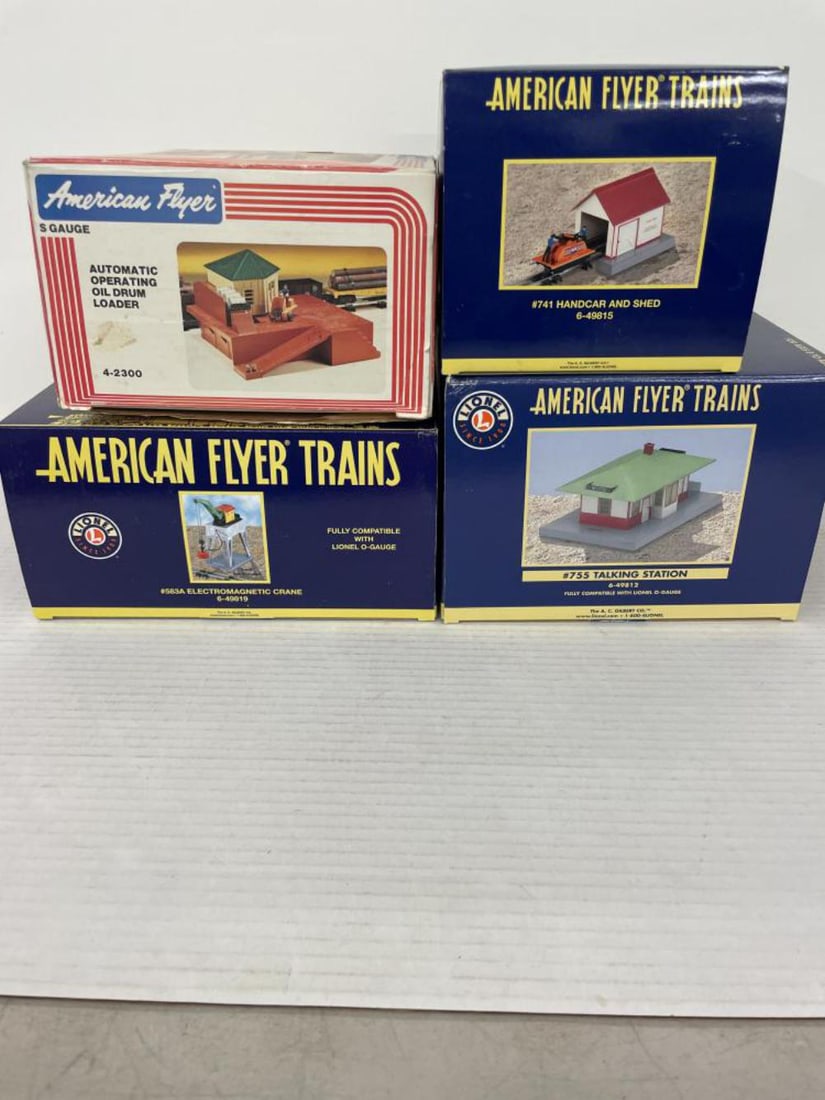 4 American Flyer Lionel Accessories (1 of 3)