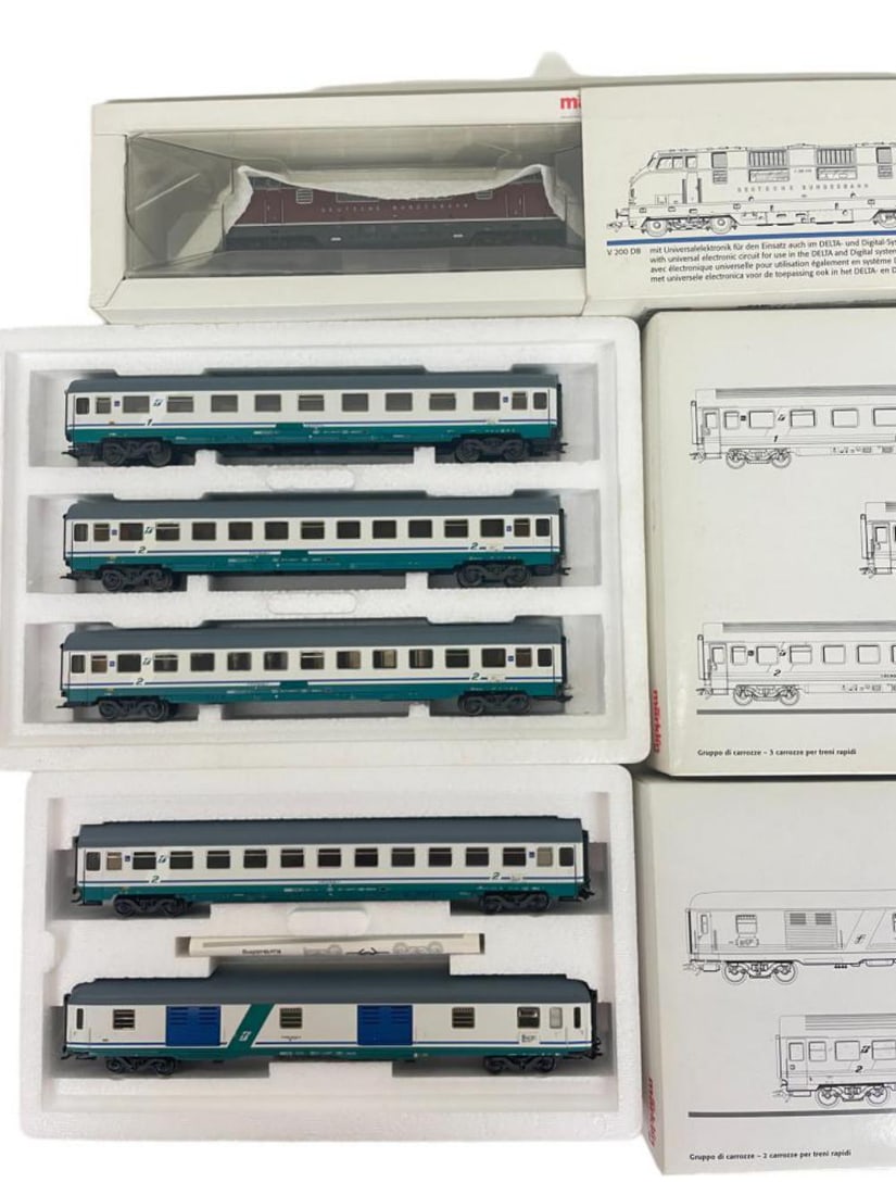 Marklin HO DB Express Passenger Set (1 of 4)