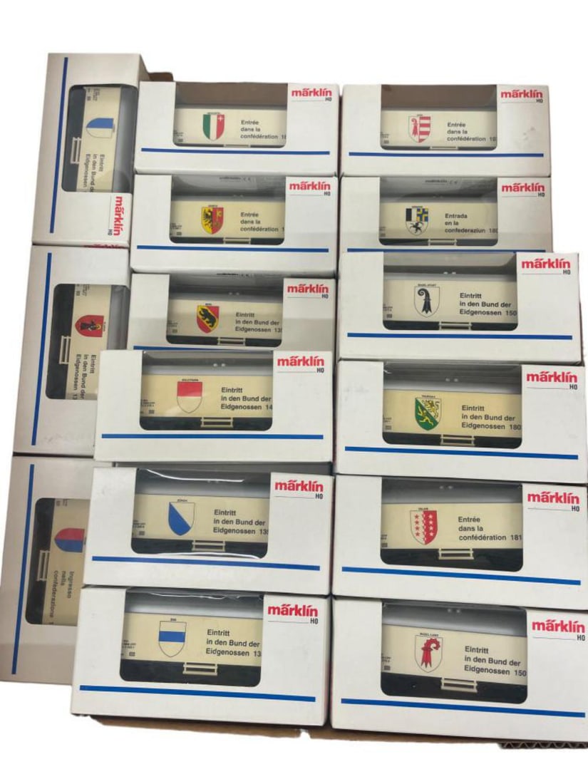22 Marklin HO Swiss State Reefers: All appear different, all are new in unmarked boxes.