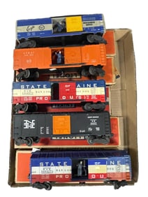 5 Boxed Lionel Boxcars