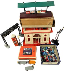 Train Accessory & Figure Lot