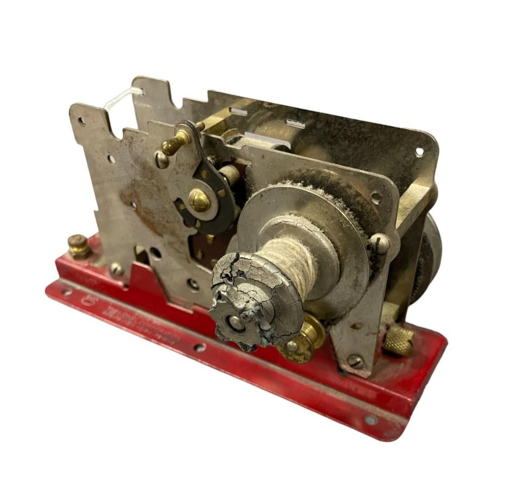 Unusual Lionel 2 Build-A-Motor: Appears complete, but pulley shows fatigue. A bit dusty, but shows light wear.