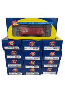 13 Athearn HO Cabooses