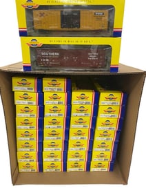Dealer Lot 30 Genesis HO 60ft Boxcars
