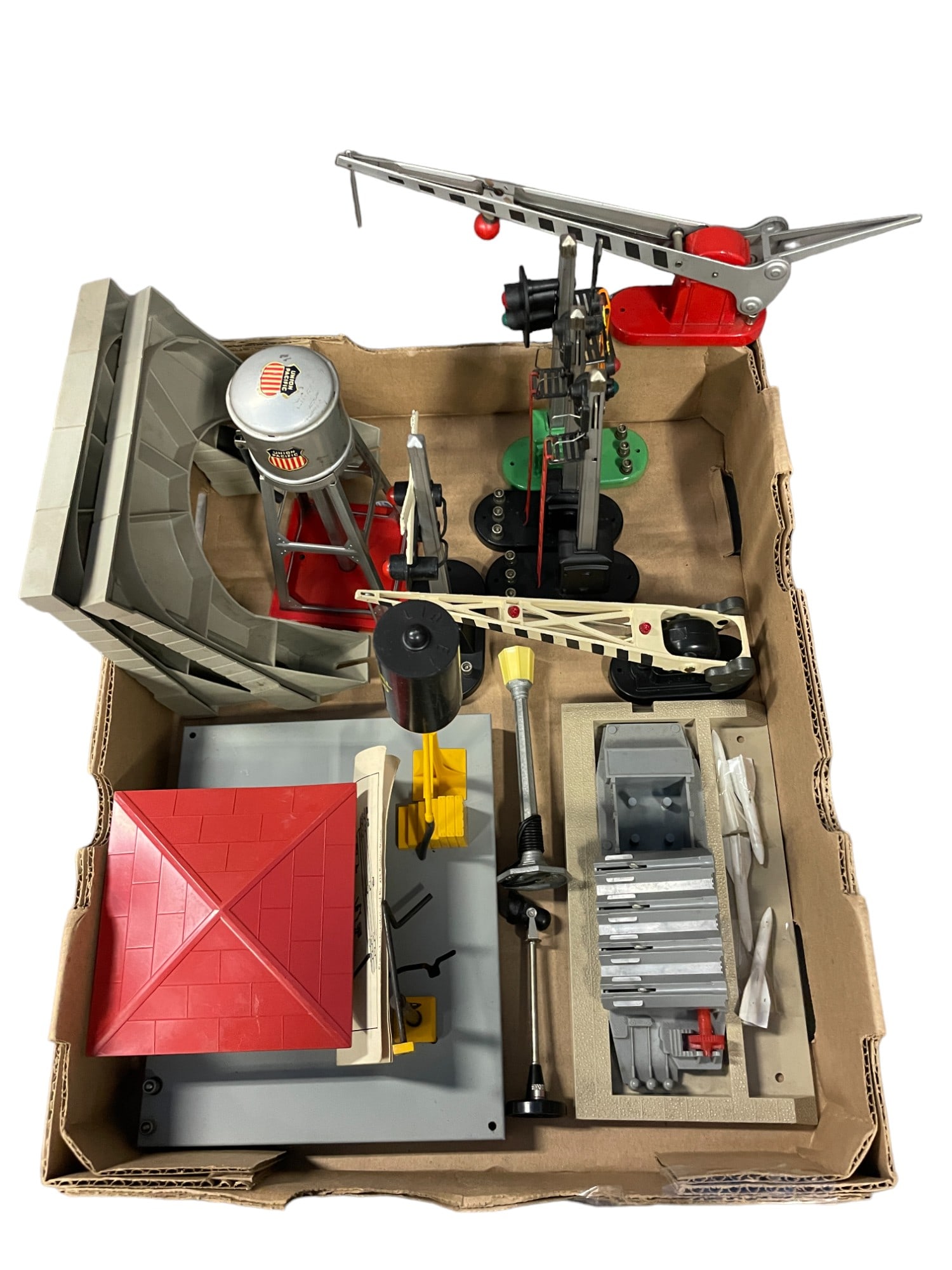 13 Lionel Accessories (1 of 5)