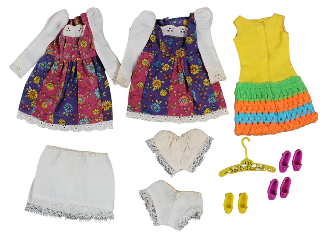 (2) Vintage Barbie Outfits #1454 & 3355: Includes #1454 "Loop Scoop" and #3355 "Picture Me Pretty". All as shown. See images.