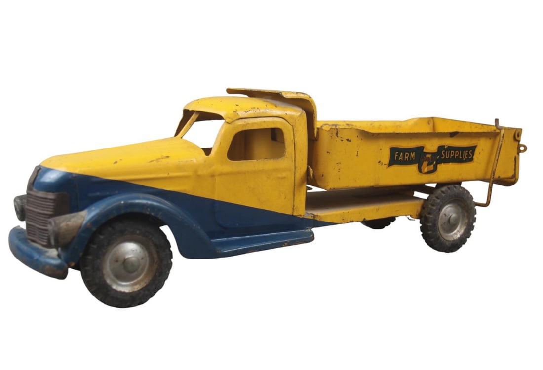 Vintage Buddy L Farm Delivery Truck: 1940s. Painted pressed steel with rubber tires, 23? long. Fairly clean and complete with nice decals. It shows light to moderate play wear & would benefit from a cleaning.