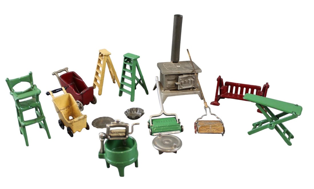 Miniature Cast Iron Doll House Items incl. Arcade (1 of 4)