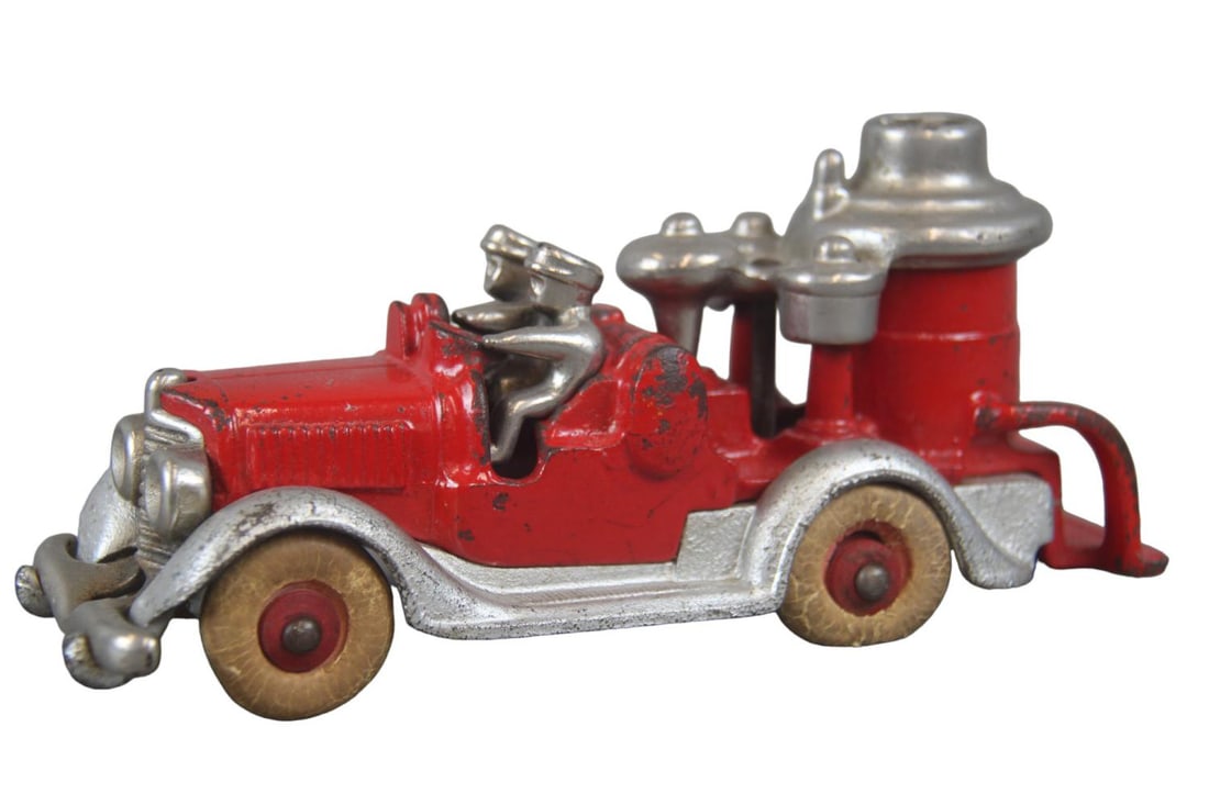 Hubley Cast Iron Fire Pumper Truck (1 of 7)