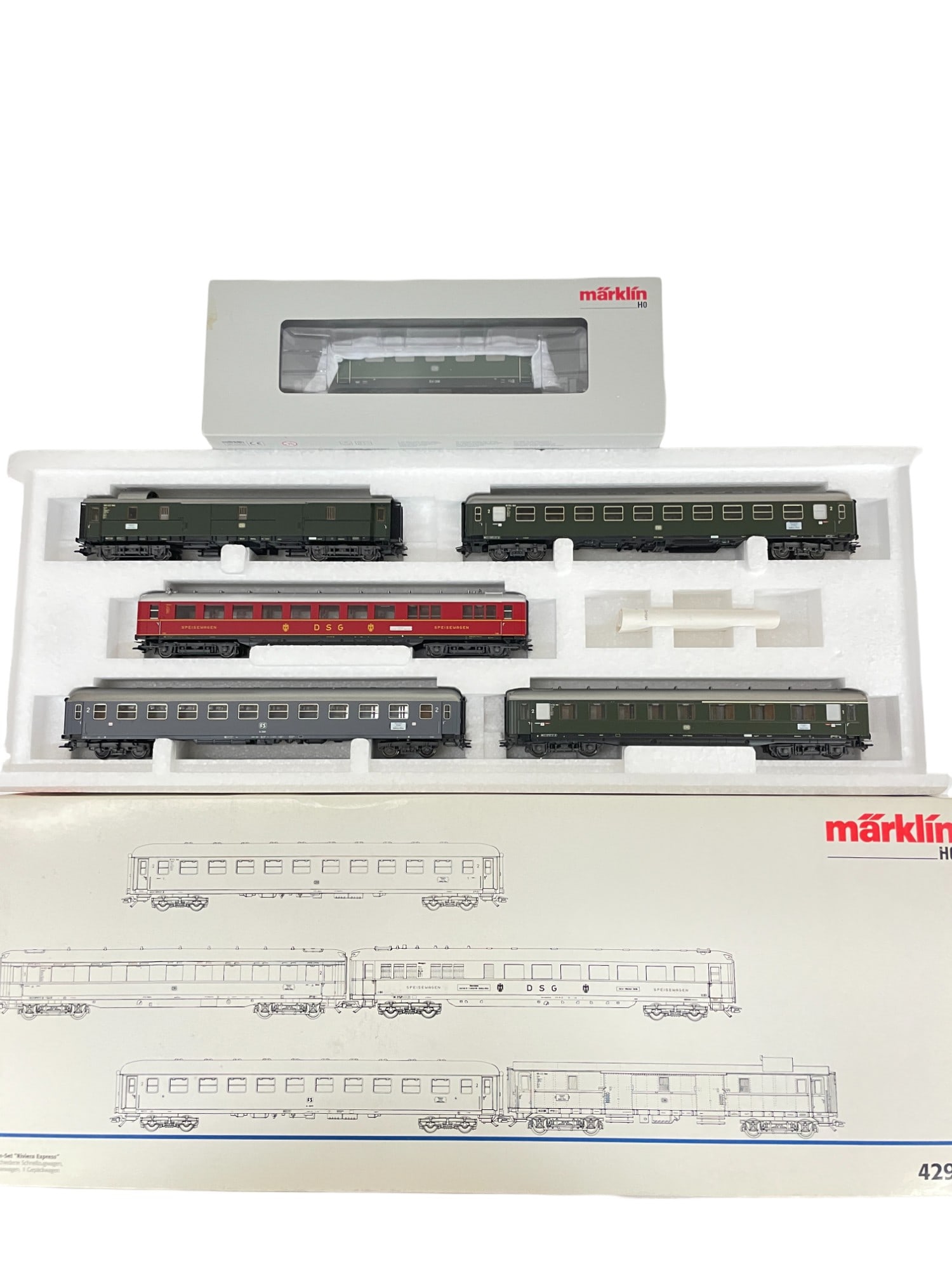 Marklin Digital DB Express Passenger Set (1 of 4)
