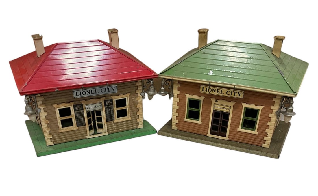 2 Prewar Lionel 124 Stations (1 of 7)
