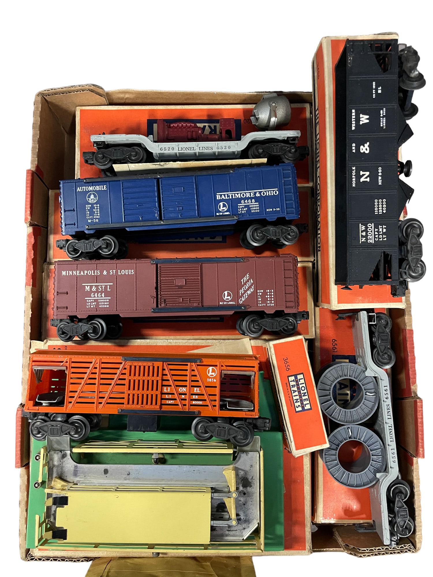 6 Boxed Lionel Freight Cars (1 of 6)