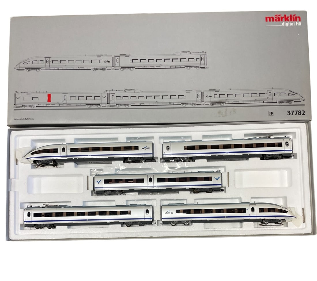 Marklin Digital HO 37782 AVE Streamliner (1 of 3)