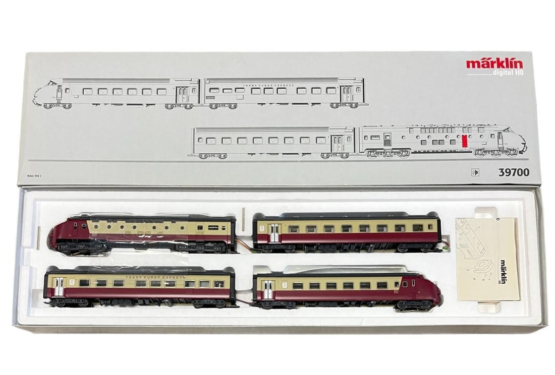 Marklin Digital HO 39700 TEE Streamliner (1 of 3)