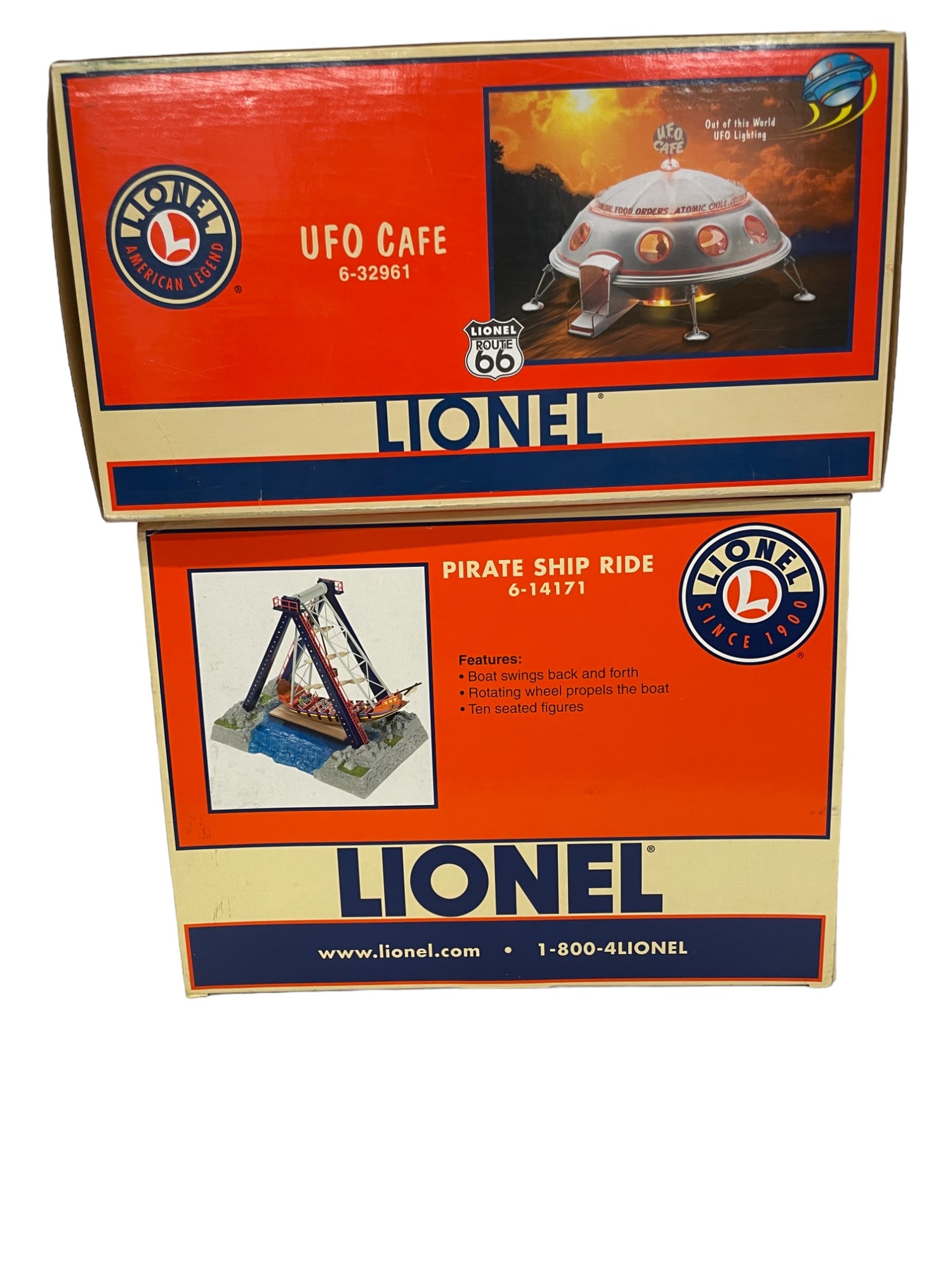 2 Modern Lionel Accessories (1 of 3)