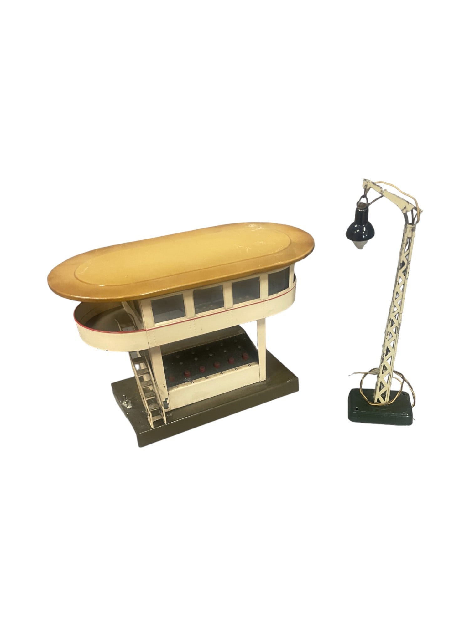 Clean 1930s Marklin 13729 Signal Tower, Plus (1 of 4)