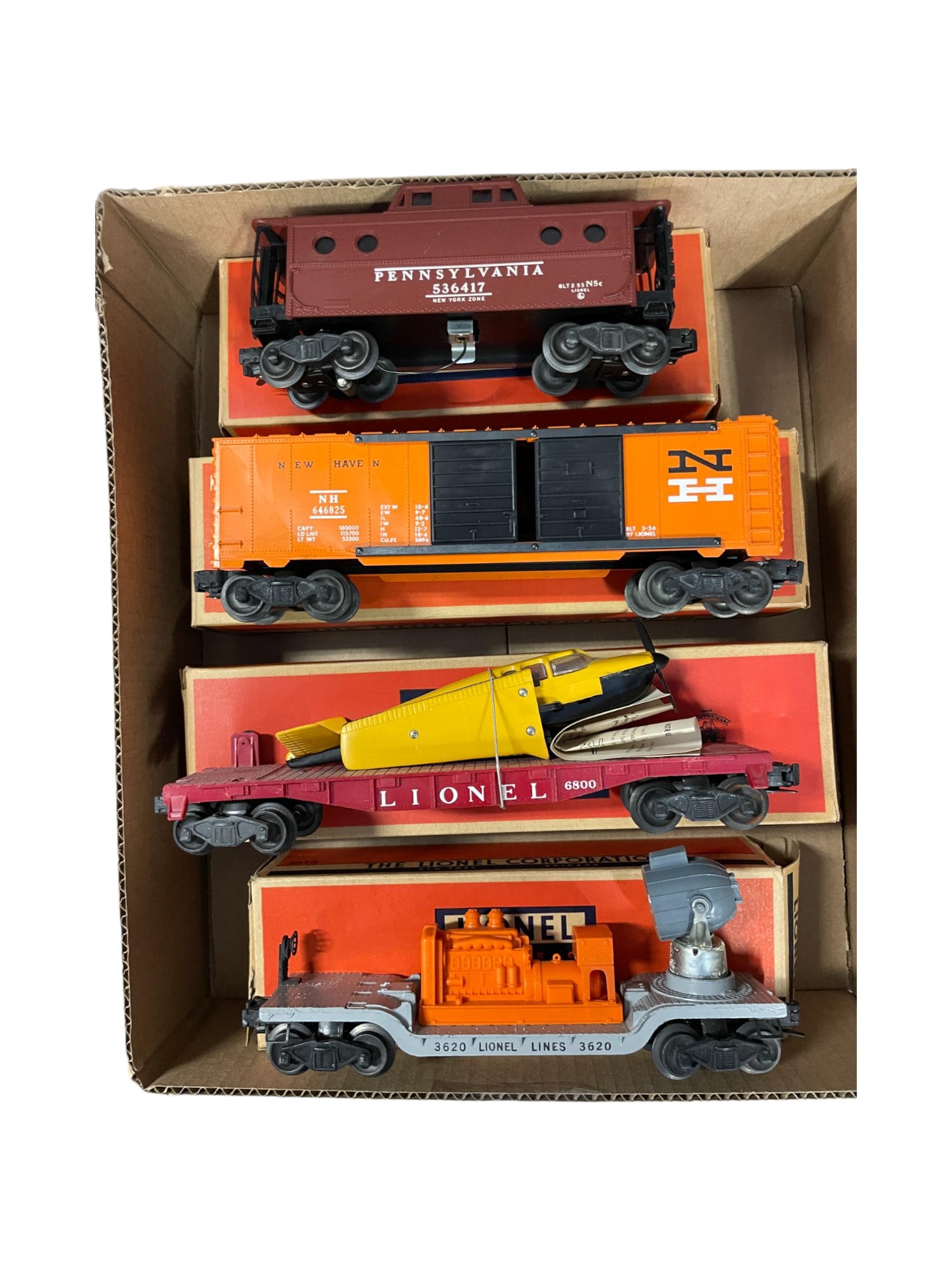 4 Nice Boxed Lionel Freight Cars (1 of 4)