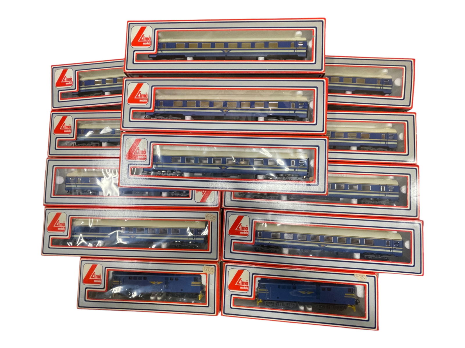 13pc Lima HO Double Loco Passenger Set (1 of 7)