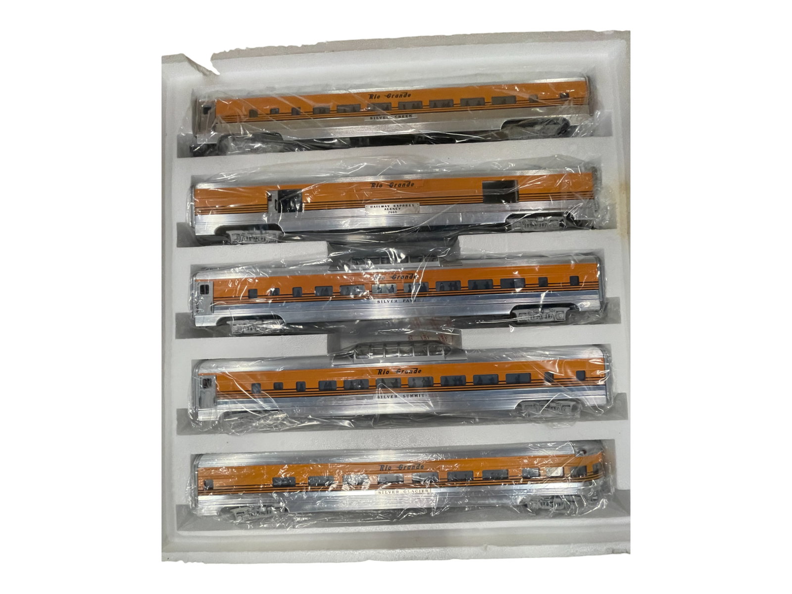 Weaver DRGW Streamline Passenger Cars (1 of 3)