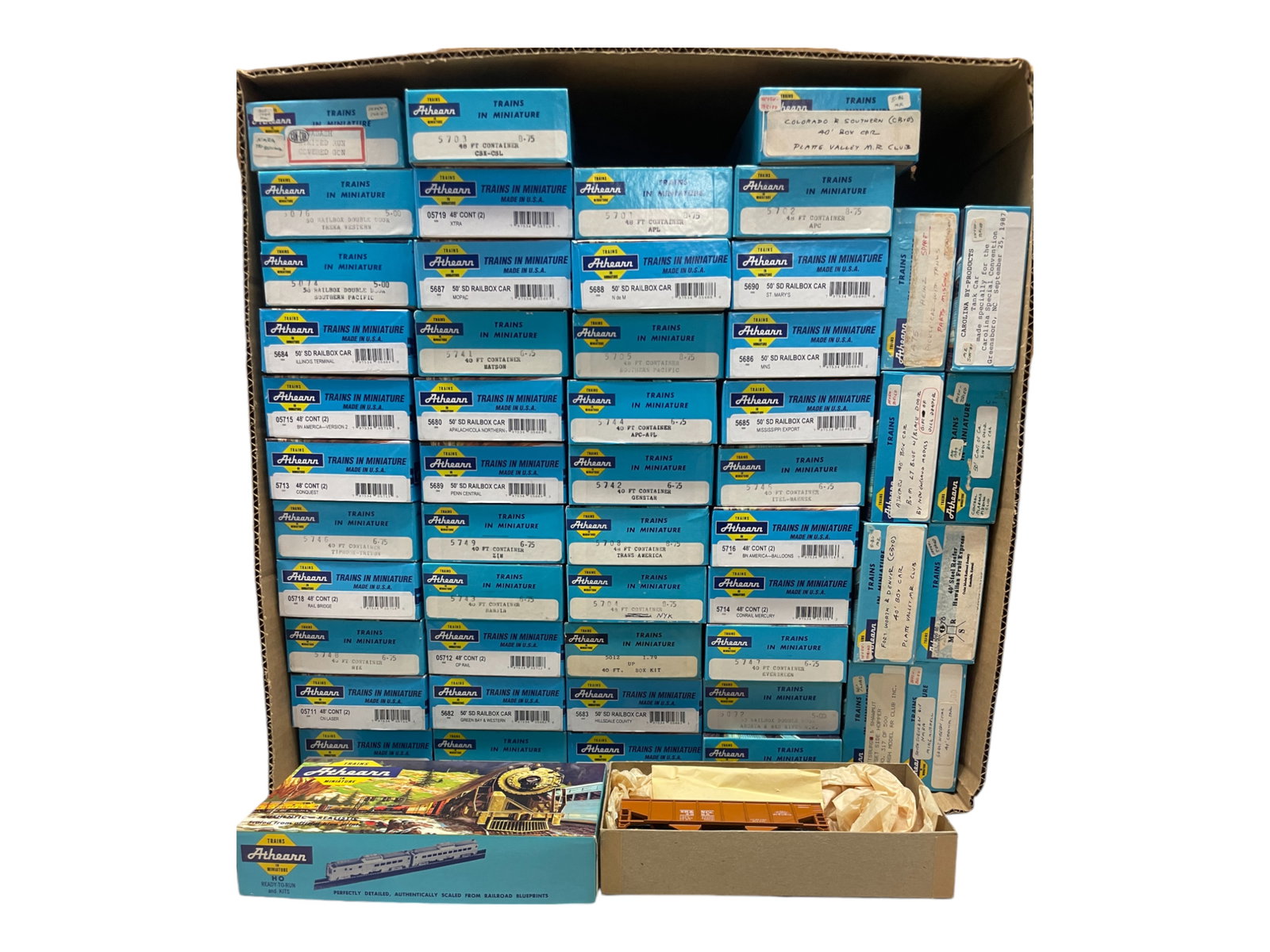 54 Athearn HO Freight Car Kits (1 of 7)