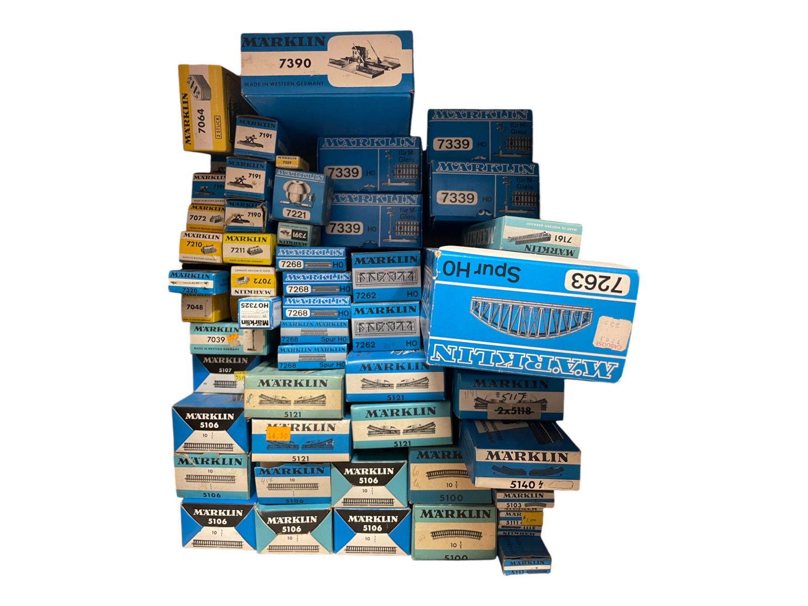 Marklin HO M-Track Accessory Group (1 of 8)