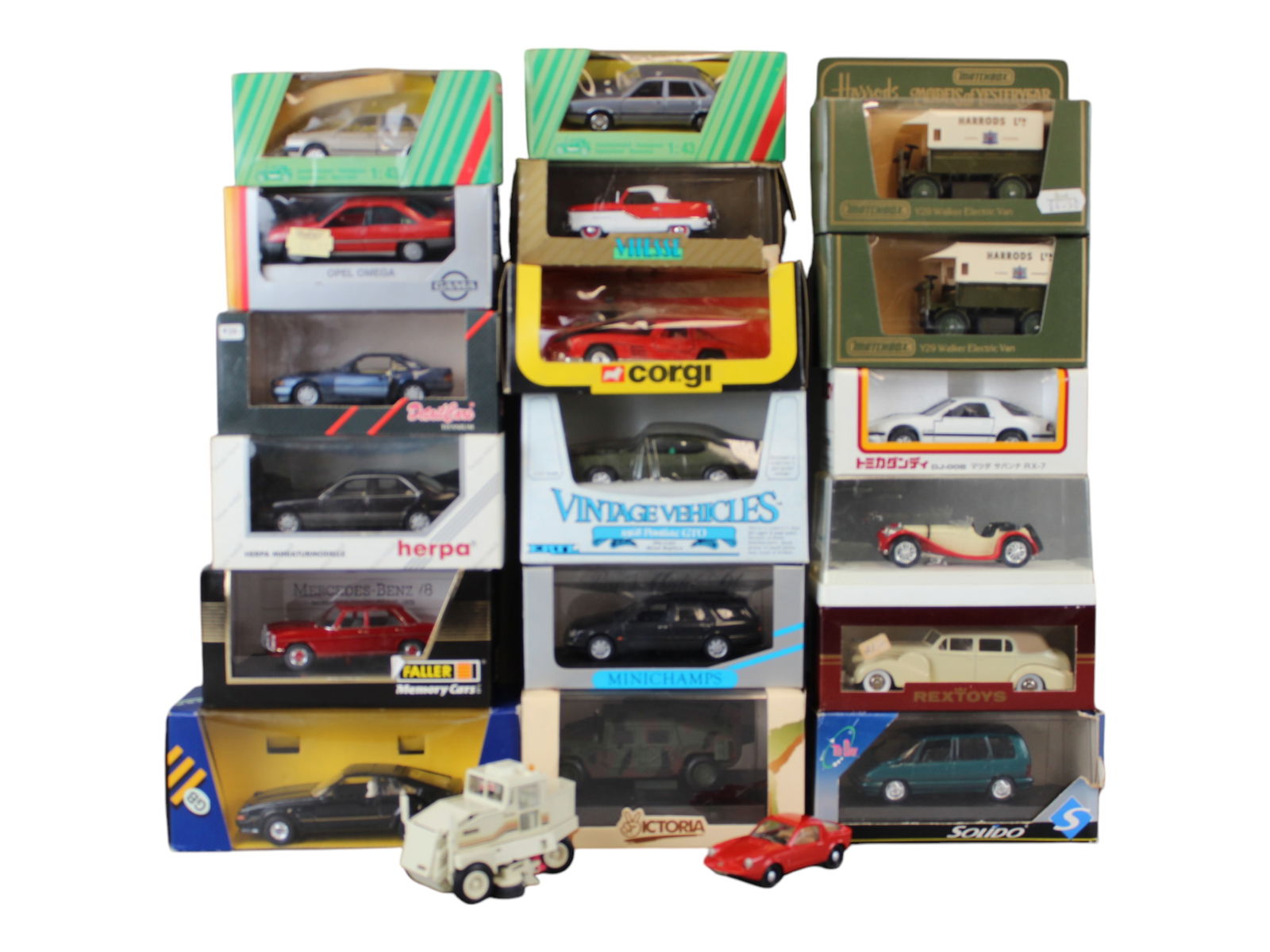Boxed Diecast Layout Vehicles (1 of 3)