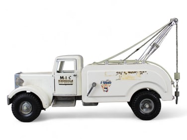 Smith Miller MIC Official Tow Car