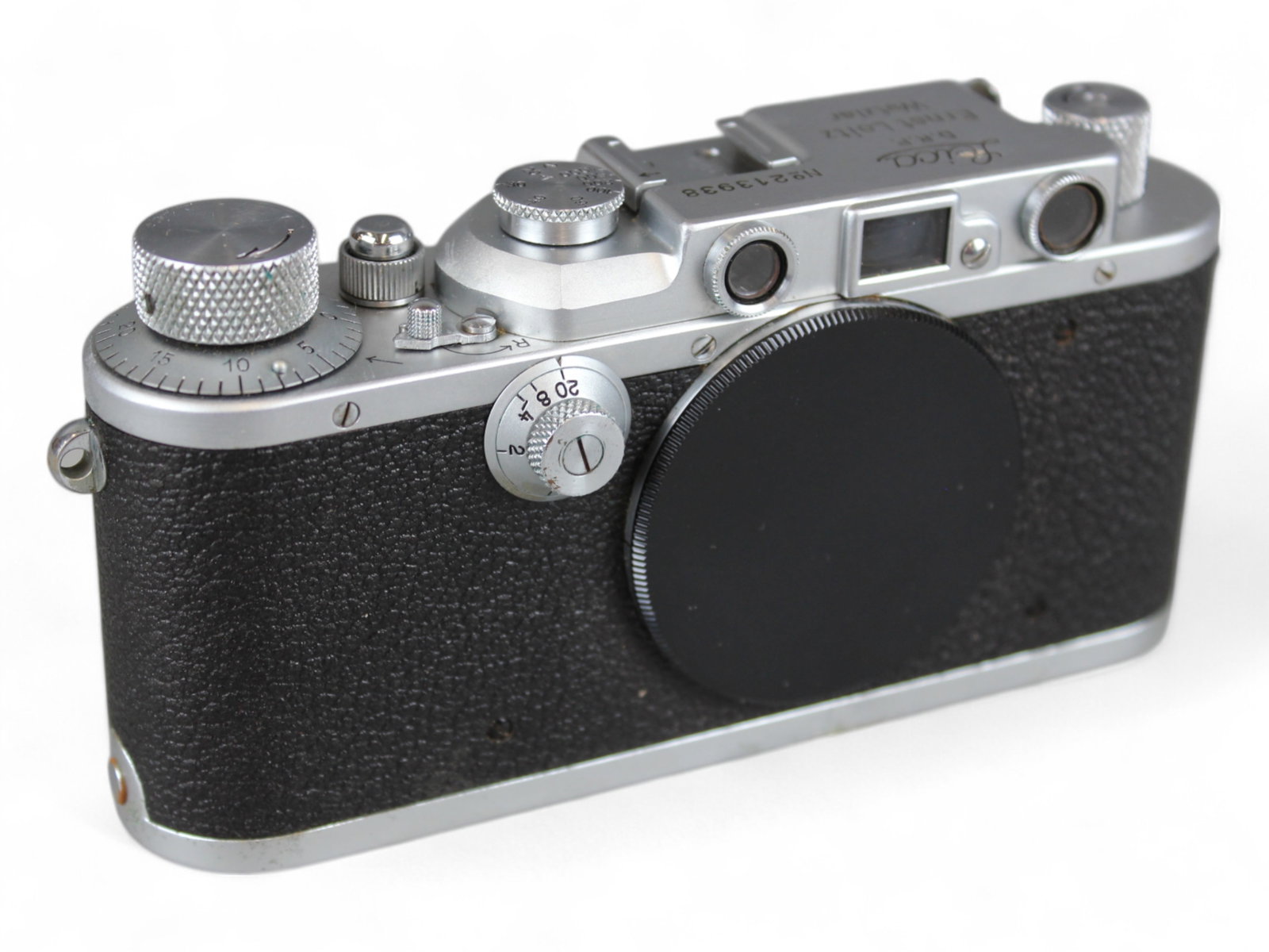 Leica IIIa Camera: Leica IIIa camera, serial number 213938, ca. 1936. Small spots of wear. From single owner, lifetime Leica and photographica collection.