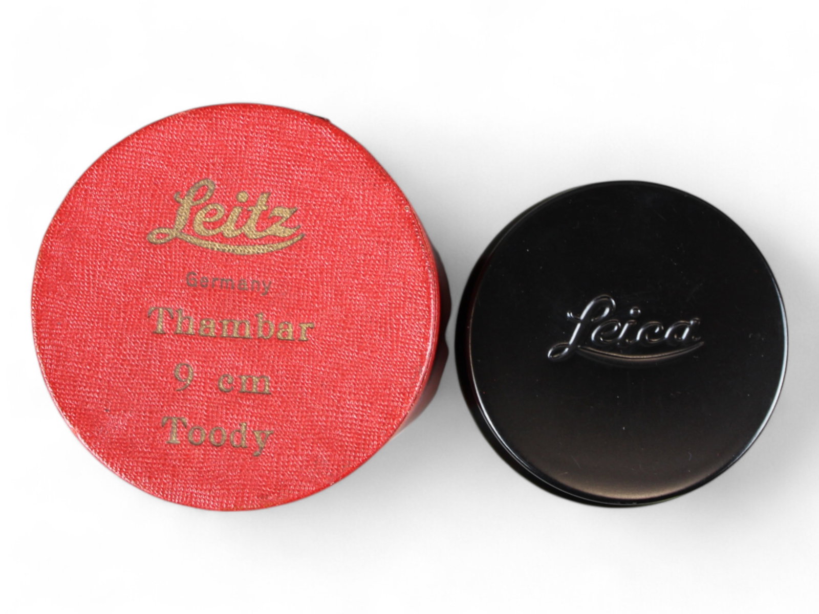 Leica Thambar 2.2/90mm Lens in Original Box: Leitz Leica Thambar 9 cmm 1:2.2 lens in original red box with lens shade and center spot filter. Serial number 472242. From single owner, lifetime Leica and photographica collection.