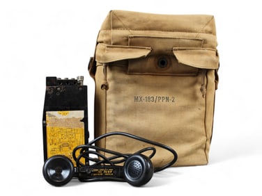 WWII U.S. Paratrooper MX-183/PPN-2 Beacon Bag