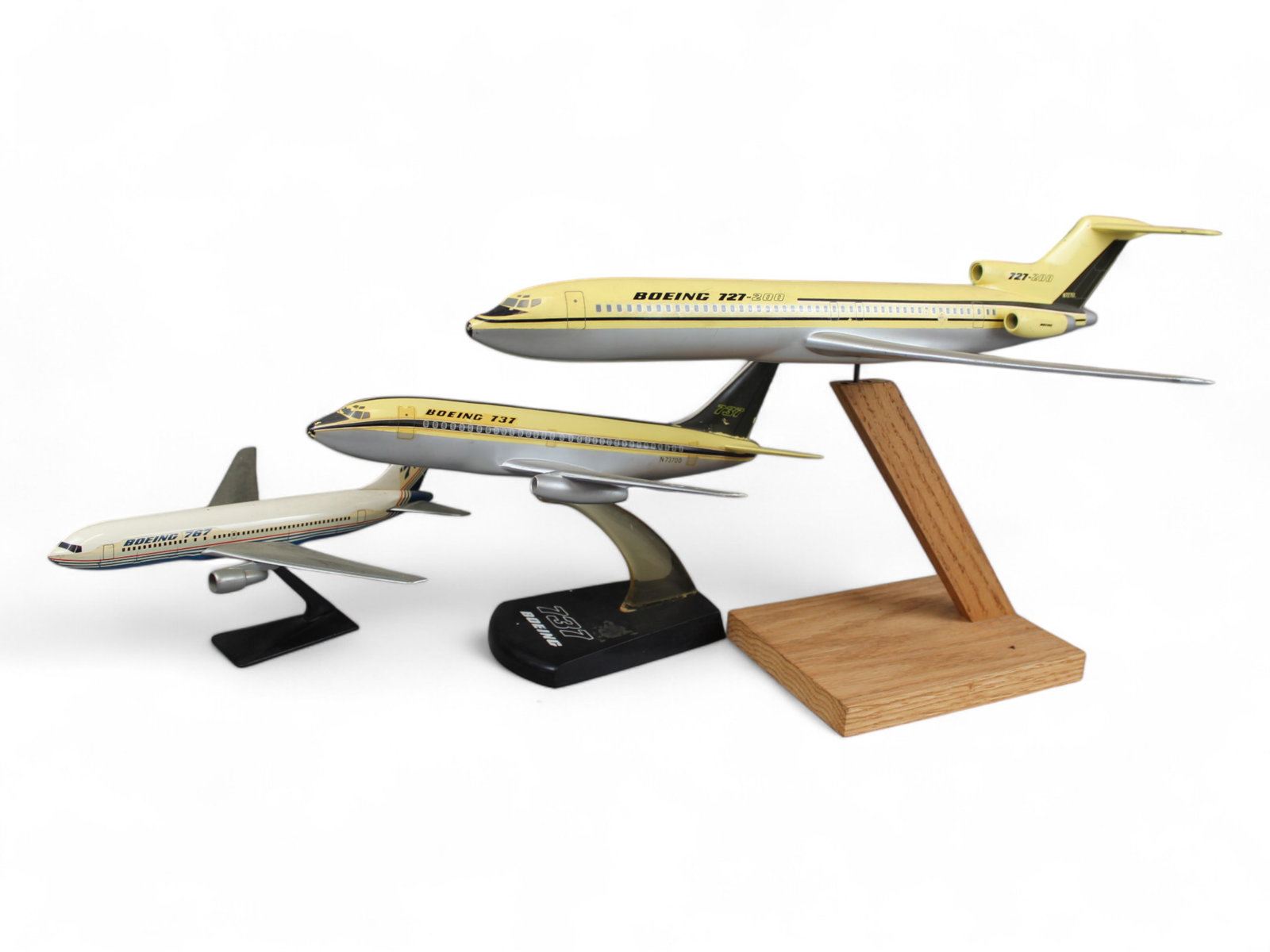 (3) Boeing Desk Model Airplanes: 3 Boeing Desk Model Airplanes 727-200, approx. 18'' long, 737, approx. 12'' long, and 767, approx. 10'' long.