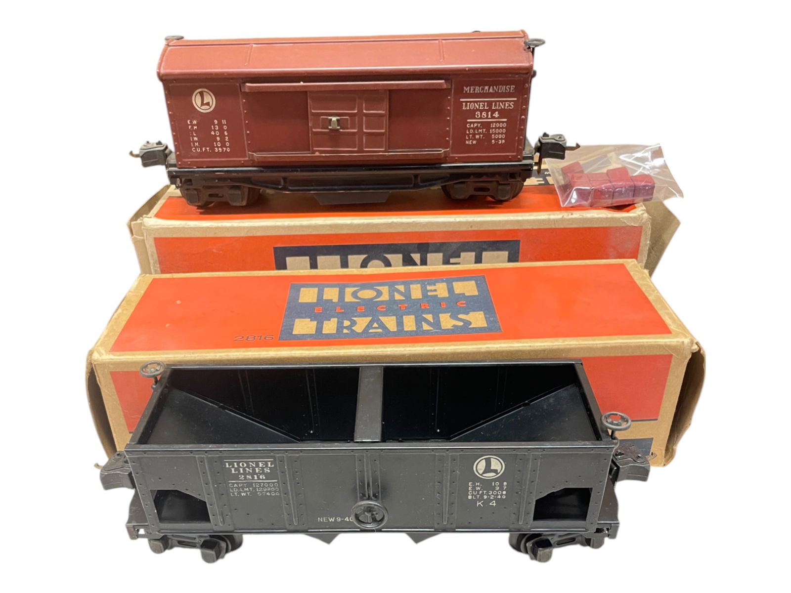 Boxed Late Lionel 3814 & 2816  Freight Cars (1 of 5)