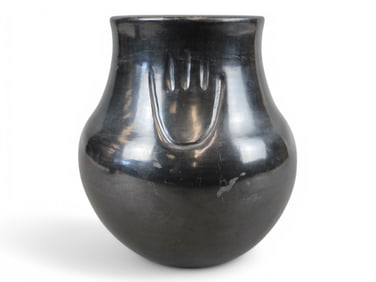 Mary Cain Santa Clara Bear Claw Pot