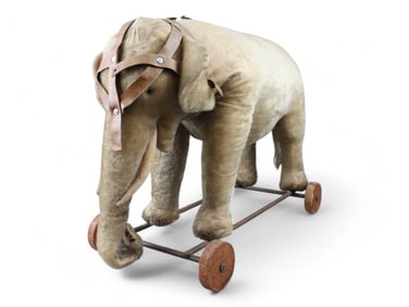 Large Steiff Elephant on Wheels