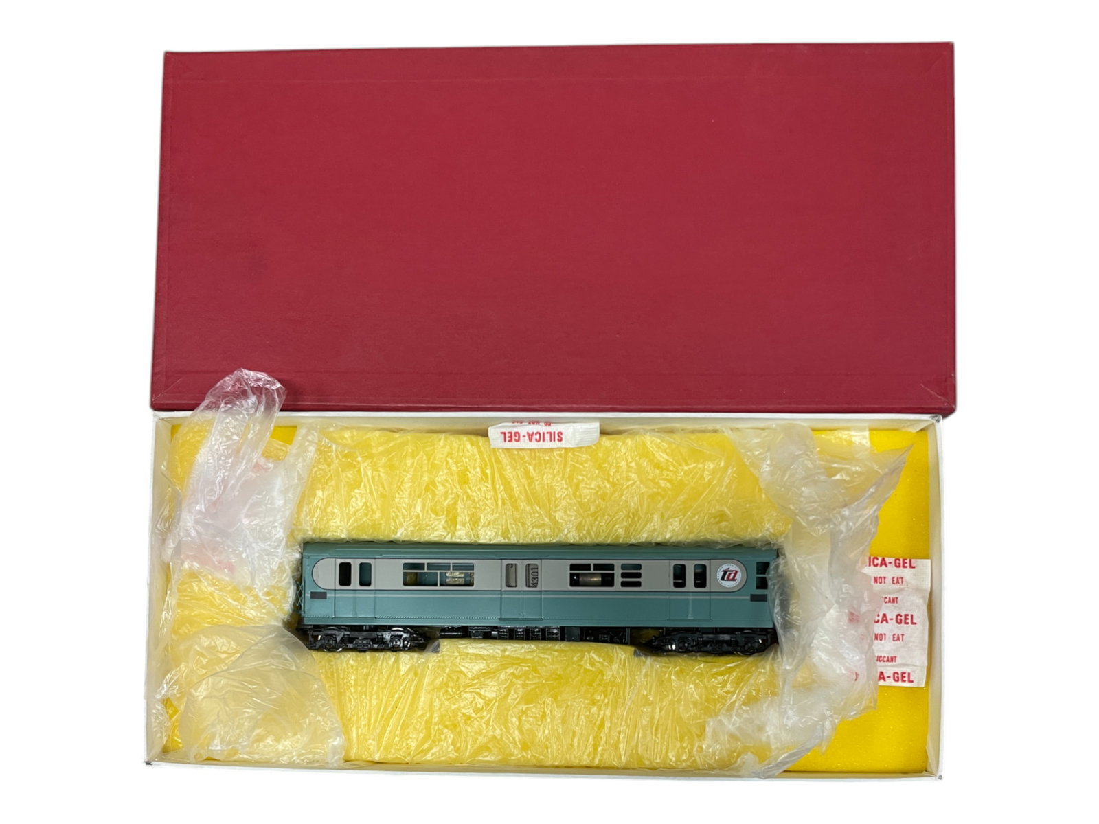 MTH HO Brass R-33 Powered Subway Car: Nice factory painted powered with TA insignia. It is new in box.