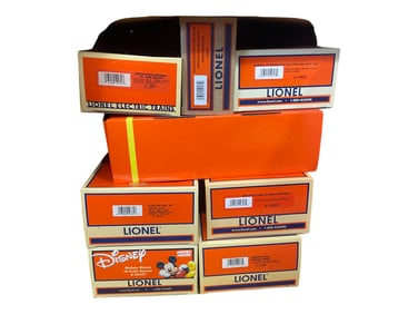 8 Lionel Freight Cars