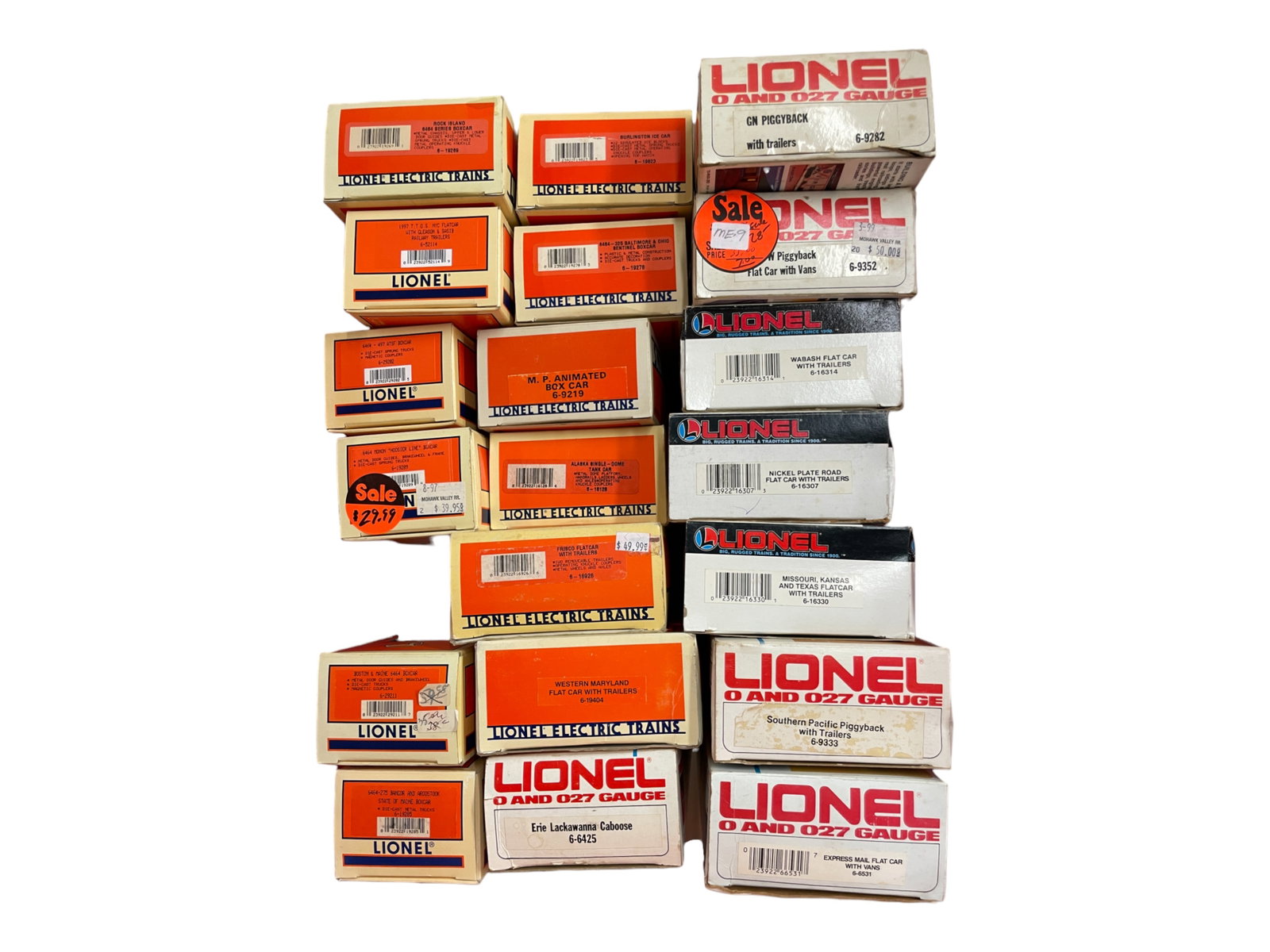 20 Lionel Freight Cars: Includes 6531, 9333, 16330, 16307, 16314, 9352, 9292, 19823, 19278, 9219, 16128, 16926, 19404, 6425, 19285, 29211, 19289, 29202, 52114, 19269. about 1/2 show light use with boxes, some shopworn.