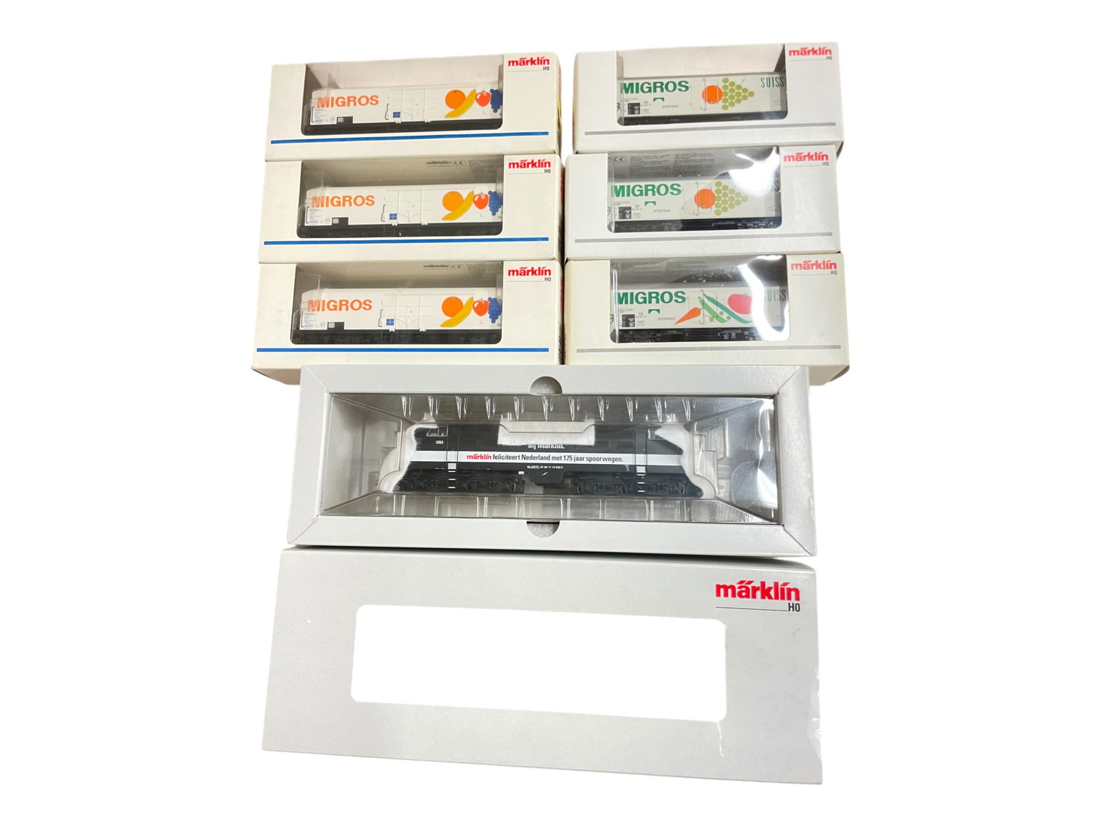 7pc Marklin Digital HO Fruits & Vegies Train: HO Gauge. Includes a 37128 Serie 1200 EETC Electric with Sound & mfx Control; 3-4738 Fruit Reefers; 3-48150 Veggies Reefers. All are new in boxes.