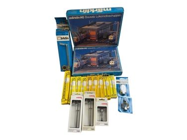 24 Marklin HO Lampposts & Train Sheds