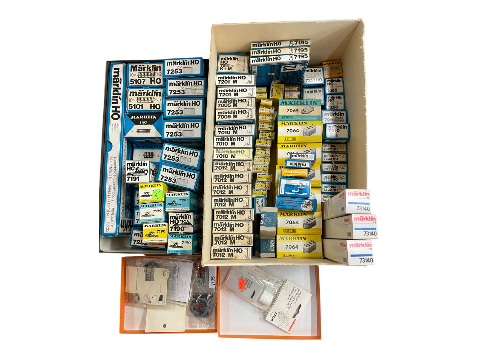 90+ pc Marklin HO Accessories, Piers, Track, Etc. (1 of 11)