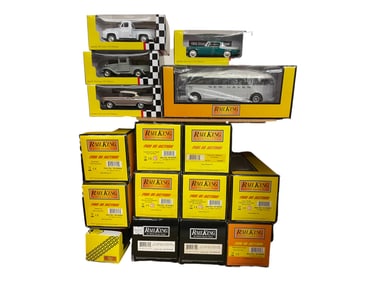 16 MTH RailKing Layout Vehicles