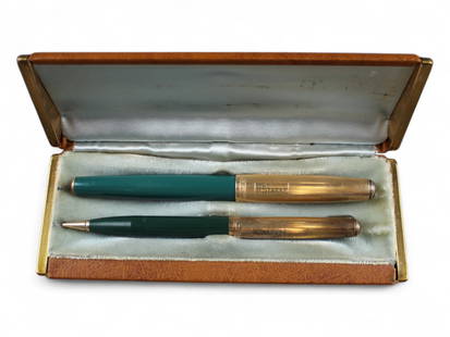 Parker 51 Double Jewel Fountain Pen Nassau Green: Parker 51 double jewel Nassau Green fountain pen and pencil set in box. Super clean. Unrestored. Really nice example of the rarest production color Vacumatic 51.
